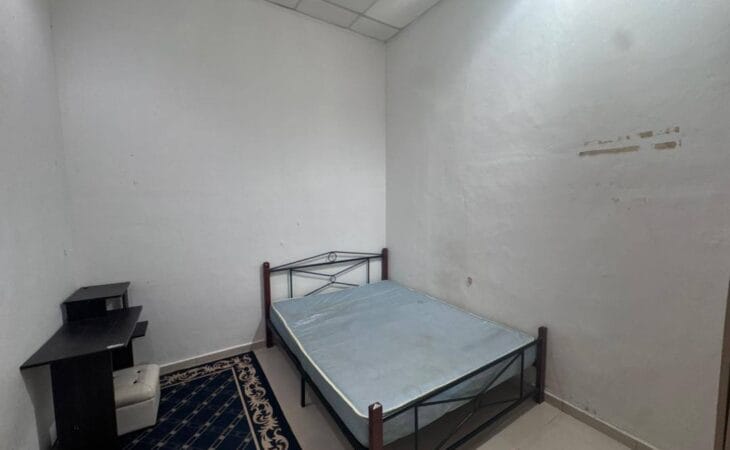 Bilik tidur luas rumah 4 bilik Sungai Karang Damai dekat dengan Timurbay Residence.